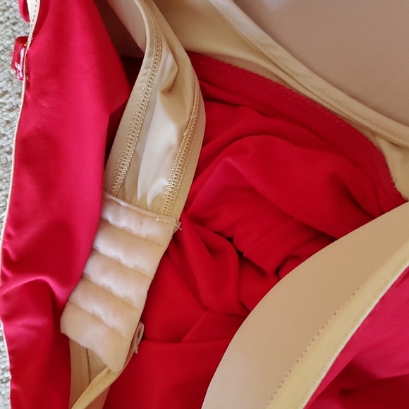 La Blanca C/D cup Swimsuit top - Picture 8 of 9